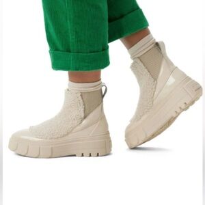 Sorel caribou & boot Chelsea cozy Cream Faux Fur Boots 9 women NWT